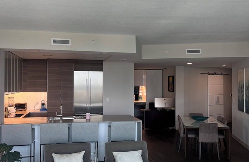 Harbour Island Condo | Beautiful modern condo with high end finishes very peaceful with valet parking