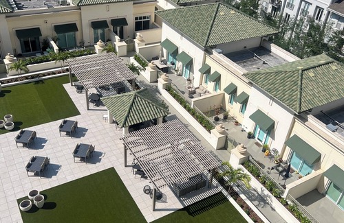 Harbour Island Condo | Beautiful modern condo with high end finishes very peaceful with valet parking