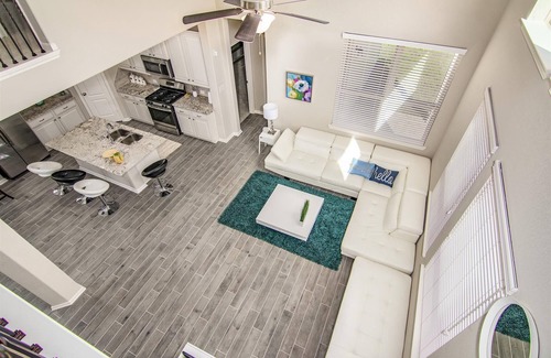 Central Southwest House | Beautiful Modern Entire Home 10 miles to Downtown!