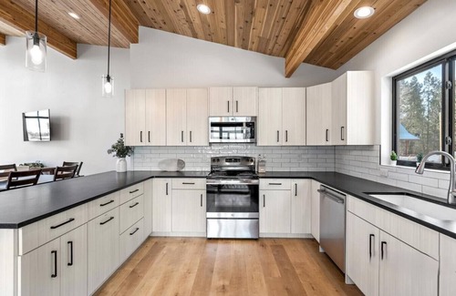 Tamarack Resort Cabin | Beautiful Modern Escape Next to Lake Inlet