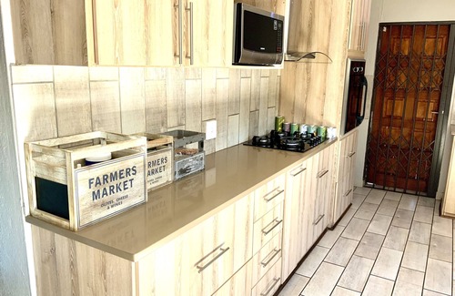 Marloth Park House | Beautiful modern home in the African bush, next to the Kruger National Park.