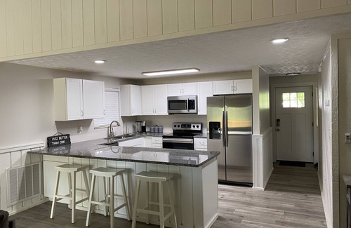 Caton Apartment | Beautiful modern rustic retreat in the mountains!