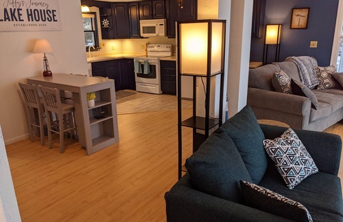 Brussels Cottage | Beautiful Modern Waterfront Lake House With Views