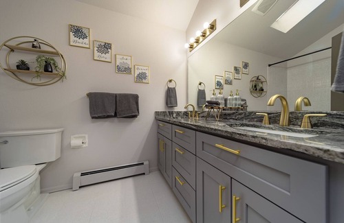 Redlands House | Beautiful Monument Getaway - next to golf course!