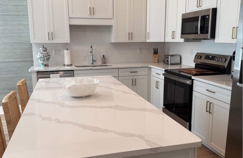 University Hills Condo | Beautiful New 3 Bedroom 3.5 Bath Condo: < 2 Miles from The Grove and Square!