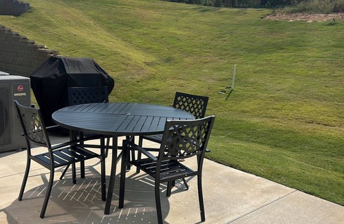 University Hills Condo | Beautiful New 3 Bedroom 3.5 Bath Condo: < 2 Miles from The Grove and Square!