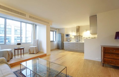 Suresnes Apartment | Beautiful new Apartment with carpark