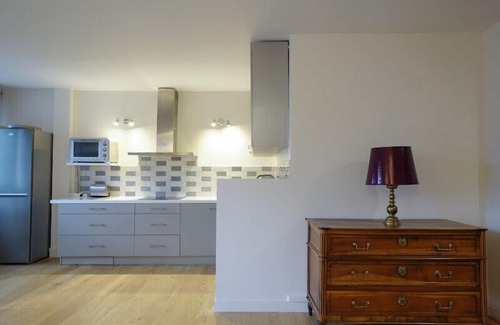 Suresnes Apartment | Beautiful new Apartment with carpark