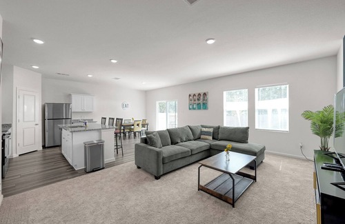 Montgomery House | Beautiful New Build + Central Location + King Bed & Tv's in Every Room