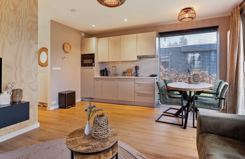 Krachtighuizen Cottage | Beautiful new lodge overlooking the meadows, located in the Veluwe region