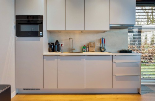 Krachtighuizen Cottage | Beautiful new lodge overlooking the meadows, located in the Veluwe region