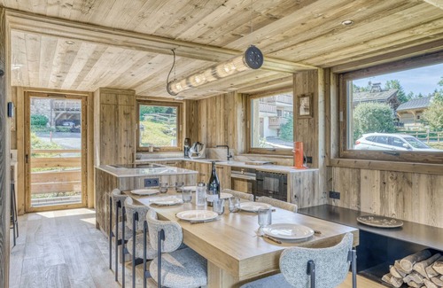 Demi-Quartier Ski Chalet | Beautiful new luxury chalet, jacuzzi