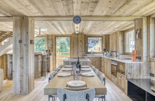 Demi-Quartier Ski Chalet | Beautiful new luxury chalet, jacuzzi