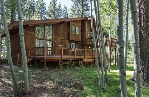 Truckee House | Beautiful Northstar lodge with private hot tub, perfect for families