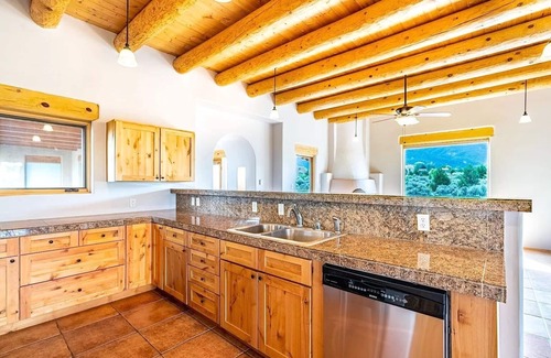 Taos House | Beautiful Oasis in Taos w/Hot Tub. Great for long term stays!