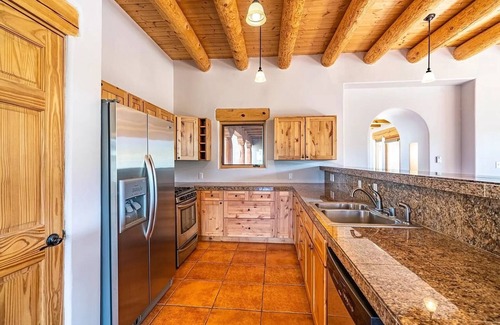 Taos House | Beautiful Oasis in Taos w/Hot Tub. Great for long term stays!