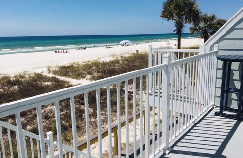 Southport House | Beautiful! ocean is all u need! walk out your door-sand in your feet!