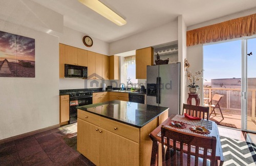 Downtown Long Beach Condo | Beautiful Ocean View Condo, steps 4rm beach & entertainment!
