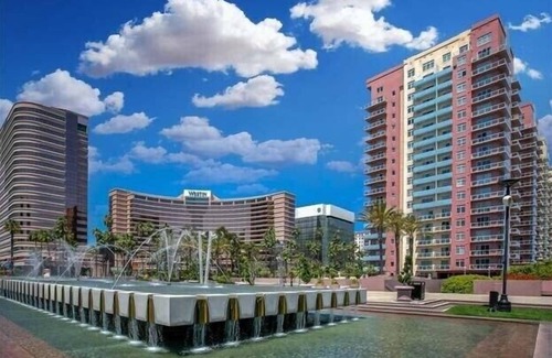 Downtown Long Beach Condo | Beautiful Ocean View Condo, steps 4rm beach & entertainment!