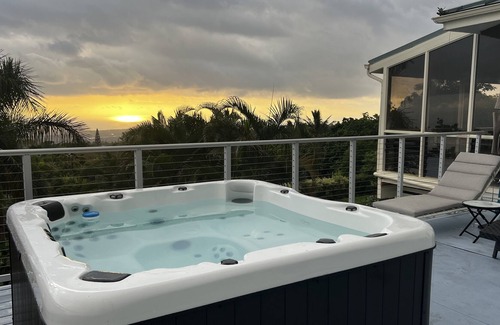 Kailua-Kona House | Beautiful Oceanview Homes and Studio w/ Pool + Spa