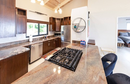 Kailua-Kona House | Beautiful Oceanview Homes and Studio w/ Pool + Spa