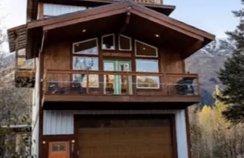 Girdwood House | Beautiful Open Girdwood Home