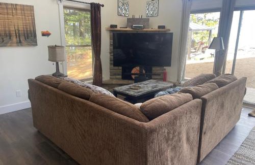 Arcadia House | Beautiful Overlooking Shoreline 3BDR Chalet ➠18396