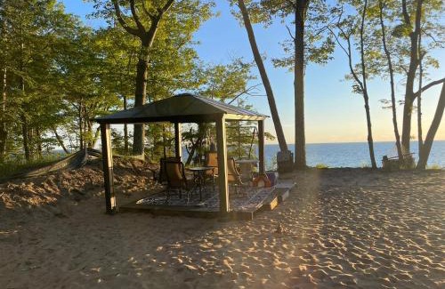 Arcadia House | Beautiful Overlooking Shoreline 3BDR Chalet ➠18396
