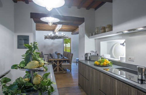 Panzano in Chianti Villa | Beautiful private villa with A/C, WIFI, hot tub, private pool, TV, patio, close to Greve In Chianti