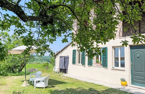 San Damiano dʼAsti House | Beautiful private villa with WIFI, A/C, TV, patio, pets allowed, panoramic view and parking