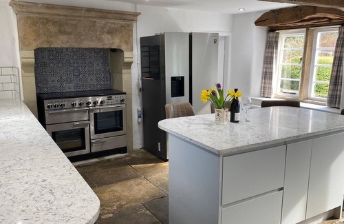Froggatt House | Beautiful Peak District Cottage with Hot Tub