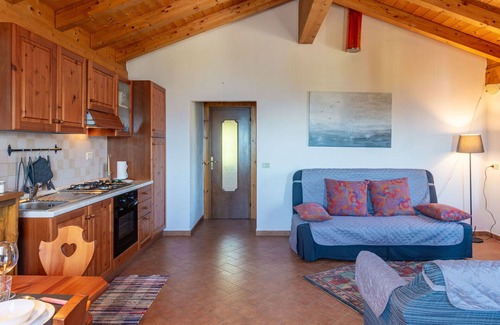 Peglio House | Beautiful private villa for 4 guests with WIFI, TV, balcony and pets allowed