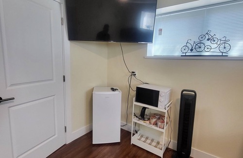 Port Coquitlam House | Beautiful private entrance room in heart of Port Coquitlam!
