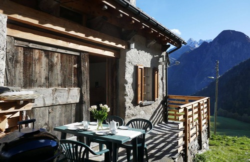 Blenio House | Beautiful private villa for 5 guests with WIFI, TV, pets allowed and panoramic view