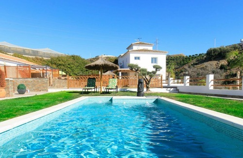 Mezquitilla Villa | Beautiful private villa for 6 people with private pool, WIFI, A/C, TV, terrace and parking
