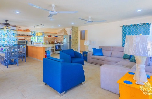 Isla Mujeres House | Beautiful private gated 2 bedroom home with pool, terraces and ample parking.