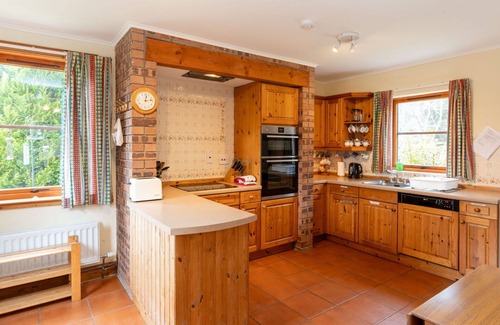 Grantown-on-Spey House | Beautiful private villa for 6 guests with WIFI, TV, patio and pets allowed