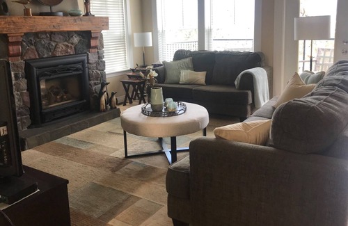 Central Okanagan House | Beautiful Private Home - 1.25 Acres Overlooking Lake Okanagan