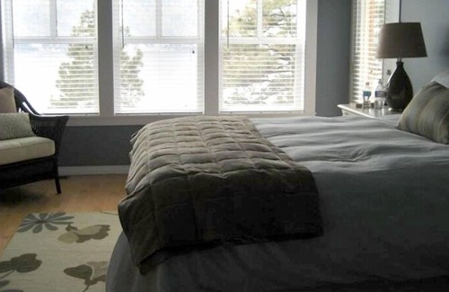 Central Okanagan House | Beautiful Private Home - 1.25 Acres Overlooking Lake Okanagan