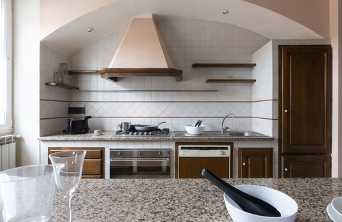 Villa Viani House | Beautiful private villa for 6 guests with WIFI, terrace, pets allowed and panoramic view