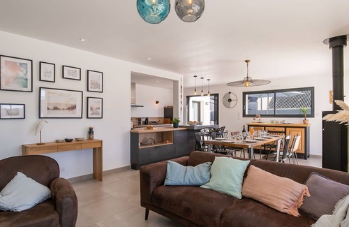 Brignogan-Plage House | Beautiful private villa for 10 people with WIFI, private pool, TV, terrace and pets allowed