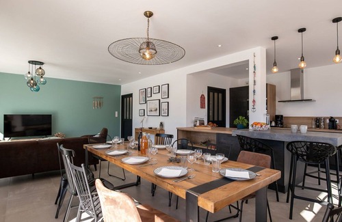 Brignogan-Plage House | Beautiful private villa for 10 people with WIFI, private pool, TV, terrace and pets allowed