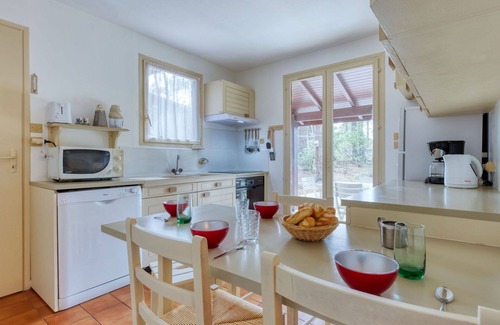 Maubuisson House | Beautiful private villa for 8 guests with WIFI, TV and terrace