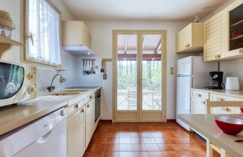 Maubuisson House | Beautiful private villa for 8 guests with WIFI, TV and terrace