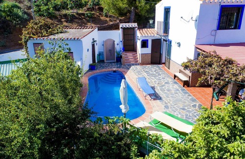 Almunecar Villa | Beautiful private villa for 4 people with WIFI, private pool, TV, terrace and pets allowed
