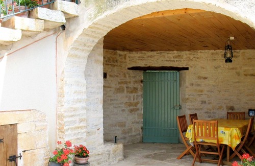 Nuzejouls Villa | Beautiful private villa with private pool, TV, terrace, pets allowed, panoramic view and parking