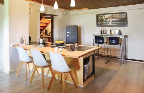 Caux House | Beautiful private villa for 5 guests with WIFI, TV, terrace, pets allowed and panoramic view