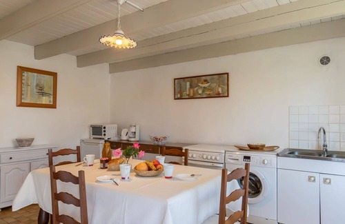 Plogoff House | Beautiful private villa for 5 guests with TV, terrace, pets allowed and panoramic view