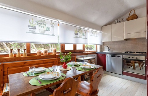 Portobello House | Beautiful private villa for 6 guests with A/C, WIFI, TV, patio and pets allowed