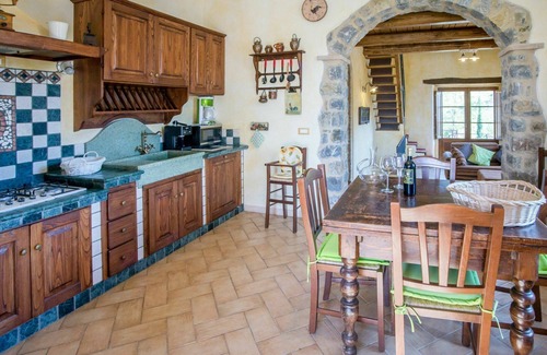 Seggiano House | Beautiful private villa with private pool, hot tub, WIFI, TV, patio, pets allowed and panoramic .